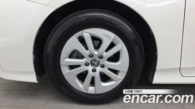 Toyota Prius — фото 5