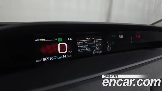Toyota Prius — фото 8