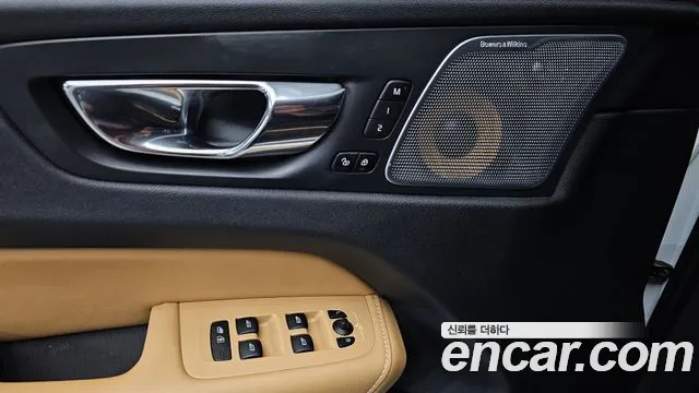 Volvo XC60 — фото 29