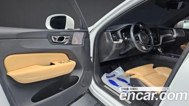 Volvo XC60 — фото 10