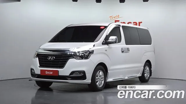 Hyundai Starex — фото 1