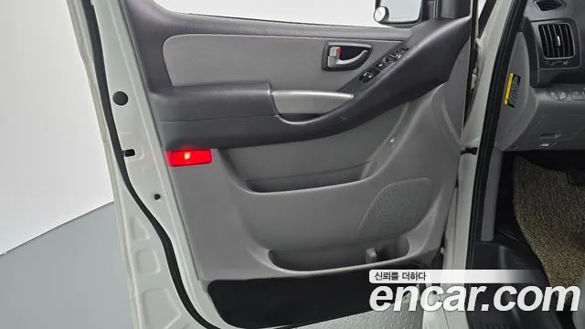 Hyundai Starex — фото 23
