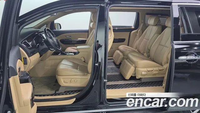 Kia Carnival — фото 11