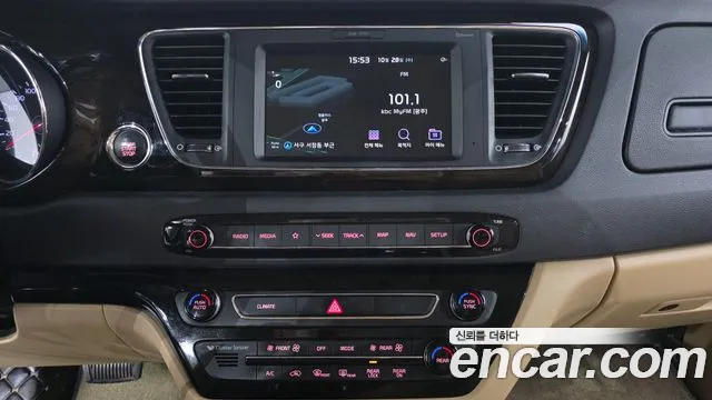 Kia Carnival — фото 12
