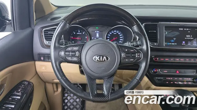 Kia Carnival — фото 13