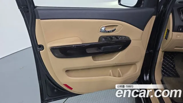 Kia Carnival — фото 24