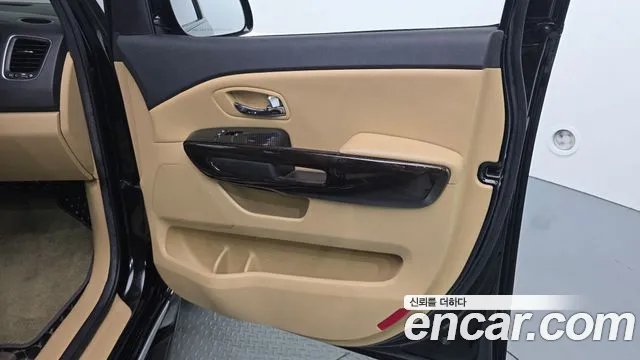 Kia Carnival — фото 25