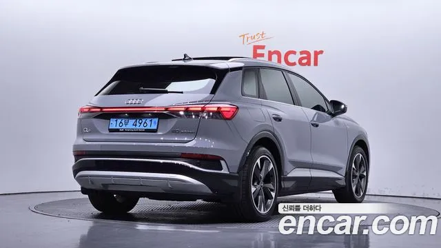 Audi Q4 e-tron — фото 1