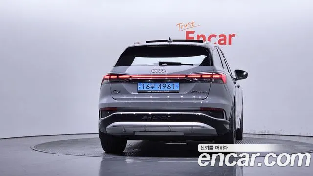 Audi Q4 e-tron — фото 3