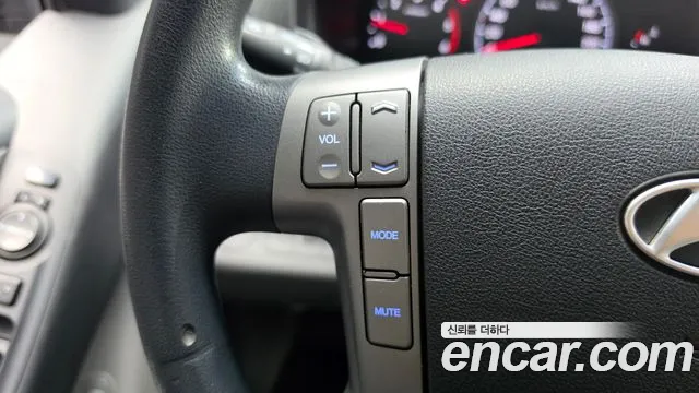 Hyundai Starex — фото 17