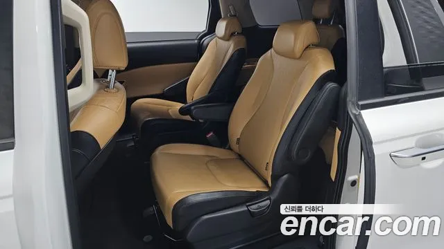 Kia Carnival — фото 12