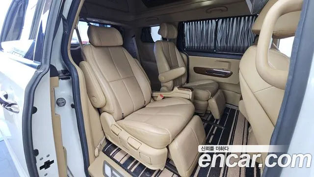 Kia Carnival — фото 12