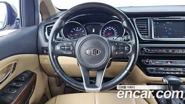 Kia Carnival — фото 13