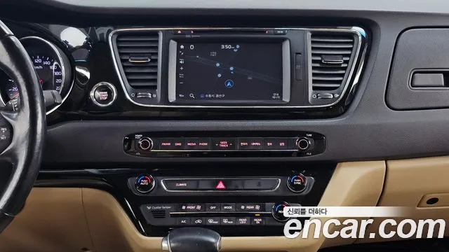 Kia Carnival — фото 14