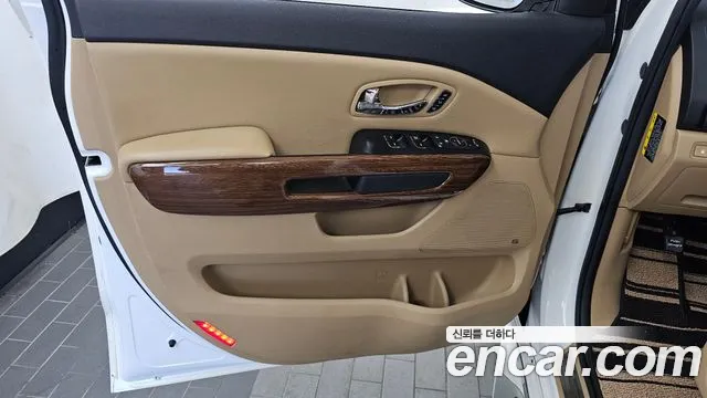 Kia Carnival — фото 24
