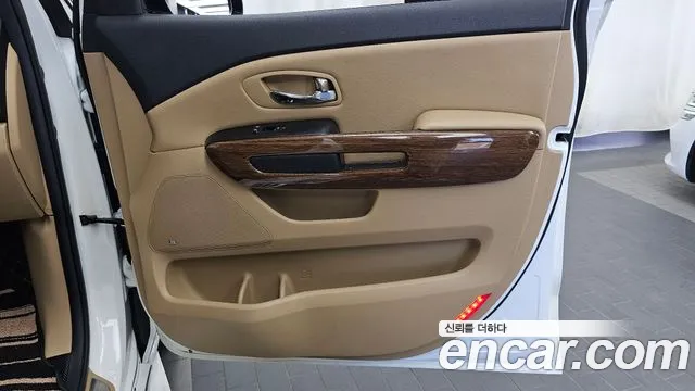 Kia Carnival — фото 25