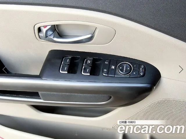 Kia Carnival — фото 12