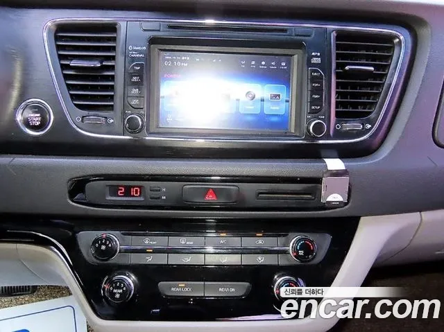 Kia Carnival — фото 14