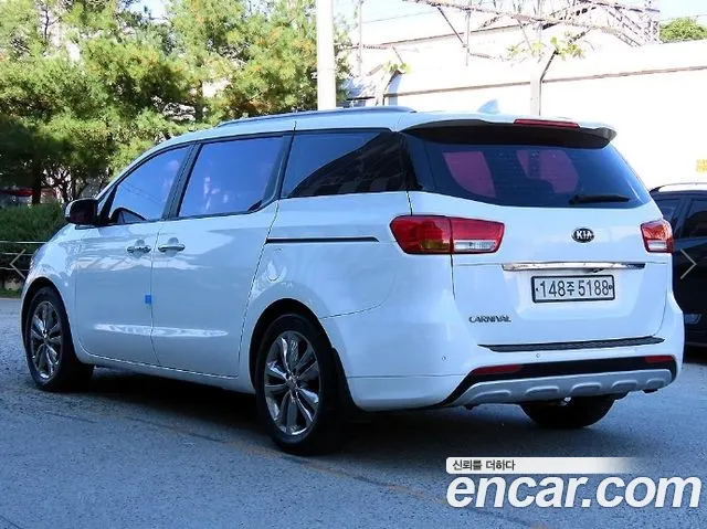 Kia Carnival — фото 4