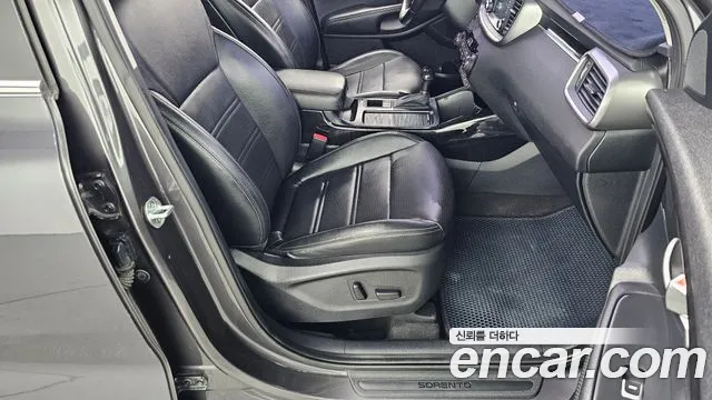 Kia Sorento — фото 11