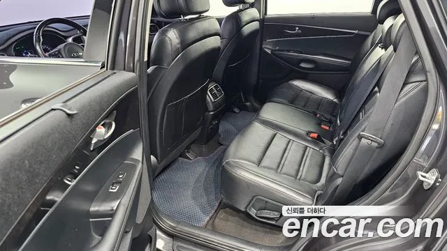 Kia Sorento — фото 12