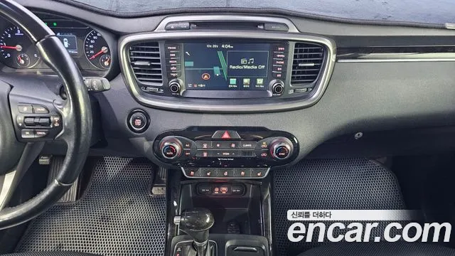 Kia Sorento — фото 13