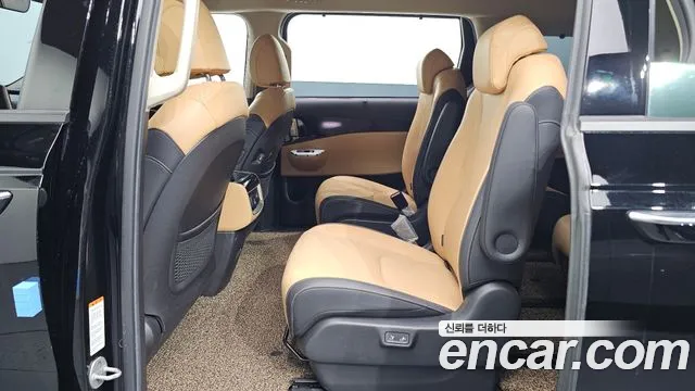 Kia Carnival — фото 11