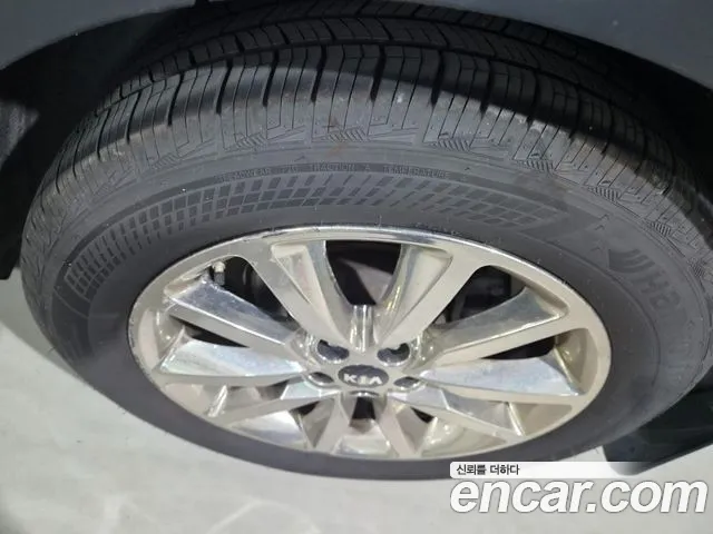 Kia Sorento — фото 18