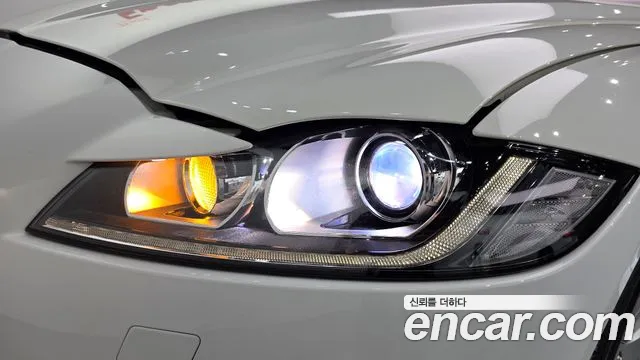 Jaguar XF — фото 22