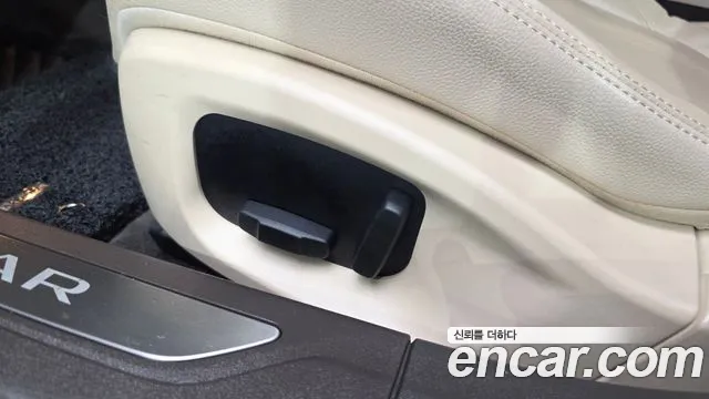 Jaguar XF — фото 31