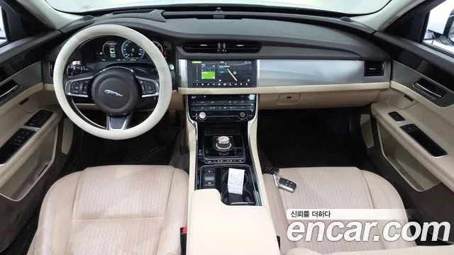 Jaguar XF — фото 7