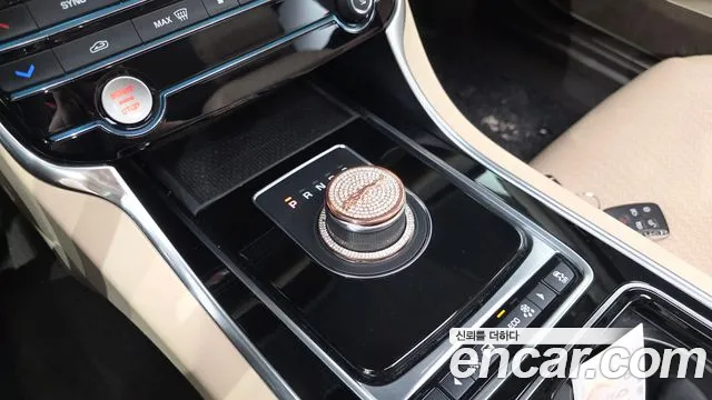 Jaguar XF — фото 9