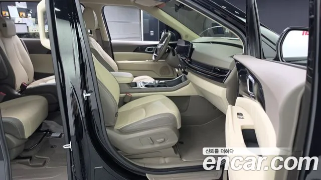 Kia Carnival — фото 10