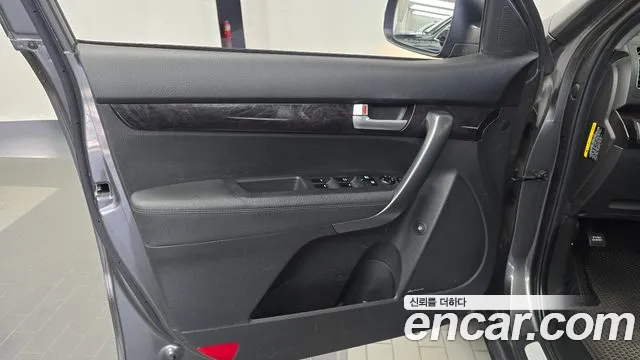 Kia Sorento — фото 24