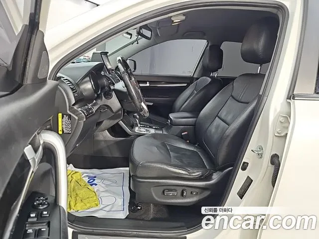 Kia Sorento — фото 11