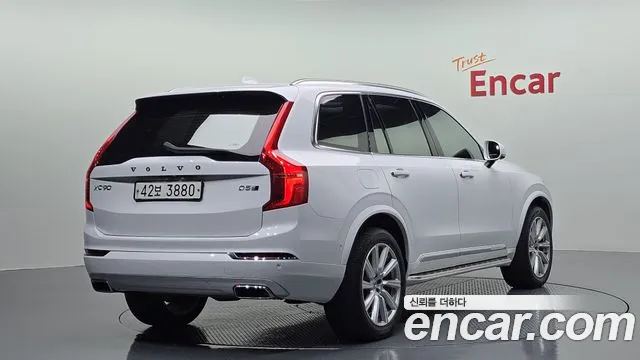 Volvo XC90 — фото 1