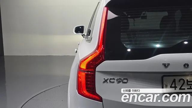 Volvo XC90 — фото 23