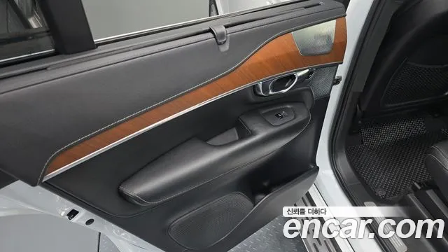 Volvo XC90 — фото 25