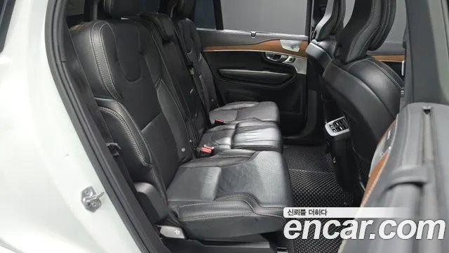 Volvo XC90 — фото 10