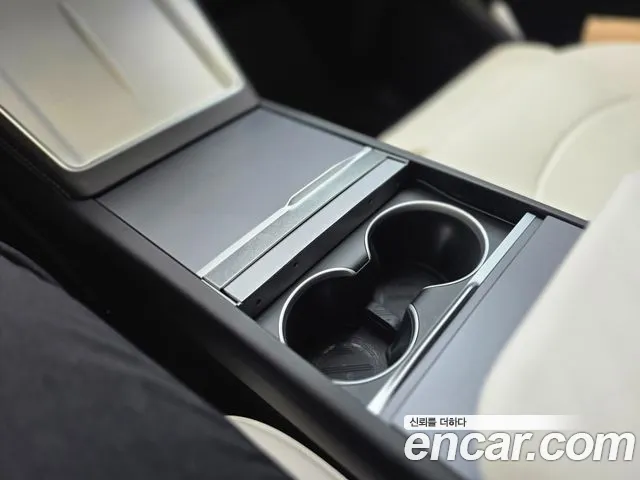 Tesla Model Y — фото 12