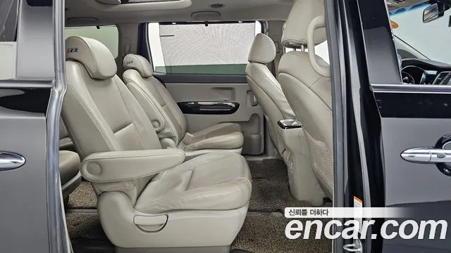 Kia Carnival — фото 12