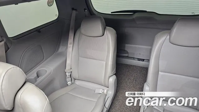 Kia Carnival — фото 13