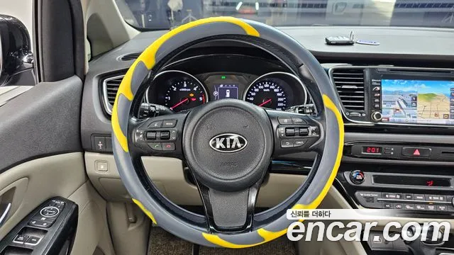 Kia Carnival — фото 14