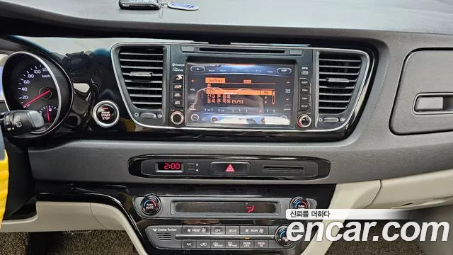 Kia Carnival — фото 15