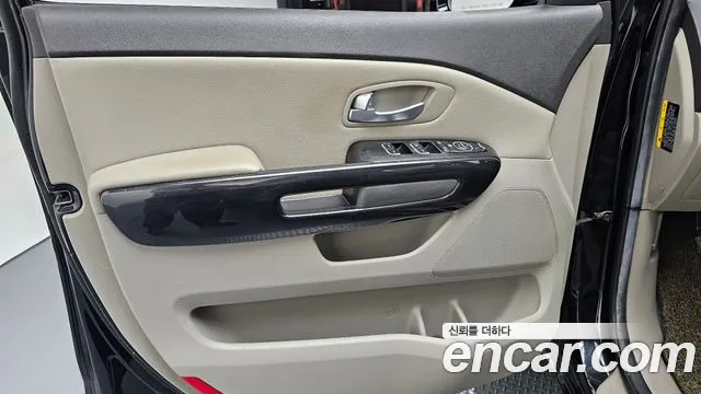Kia Carnival — фото 24