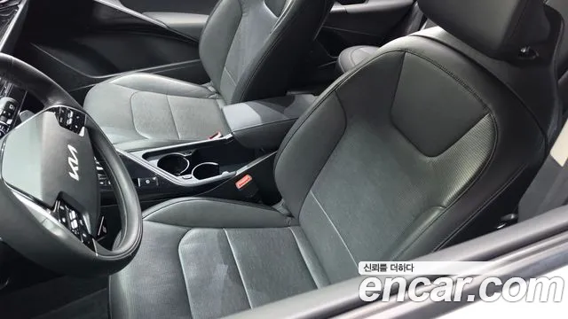 Kia Niro — фото 28