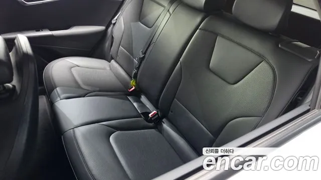 Kia Niro — фото 29