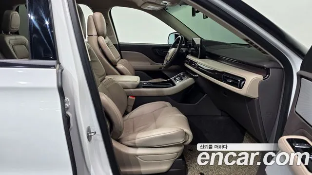 Lincoln Aviator — фото 11
