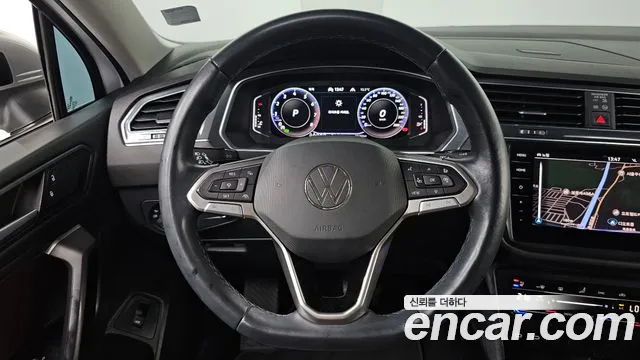 Volkswagen Tiguan — фото 14