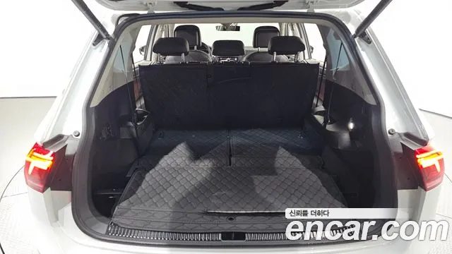 Volkswagen Tiguan — фото 19